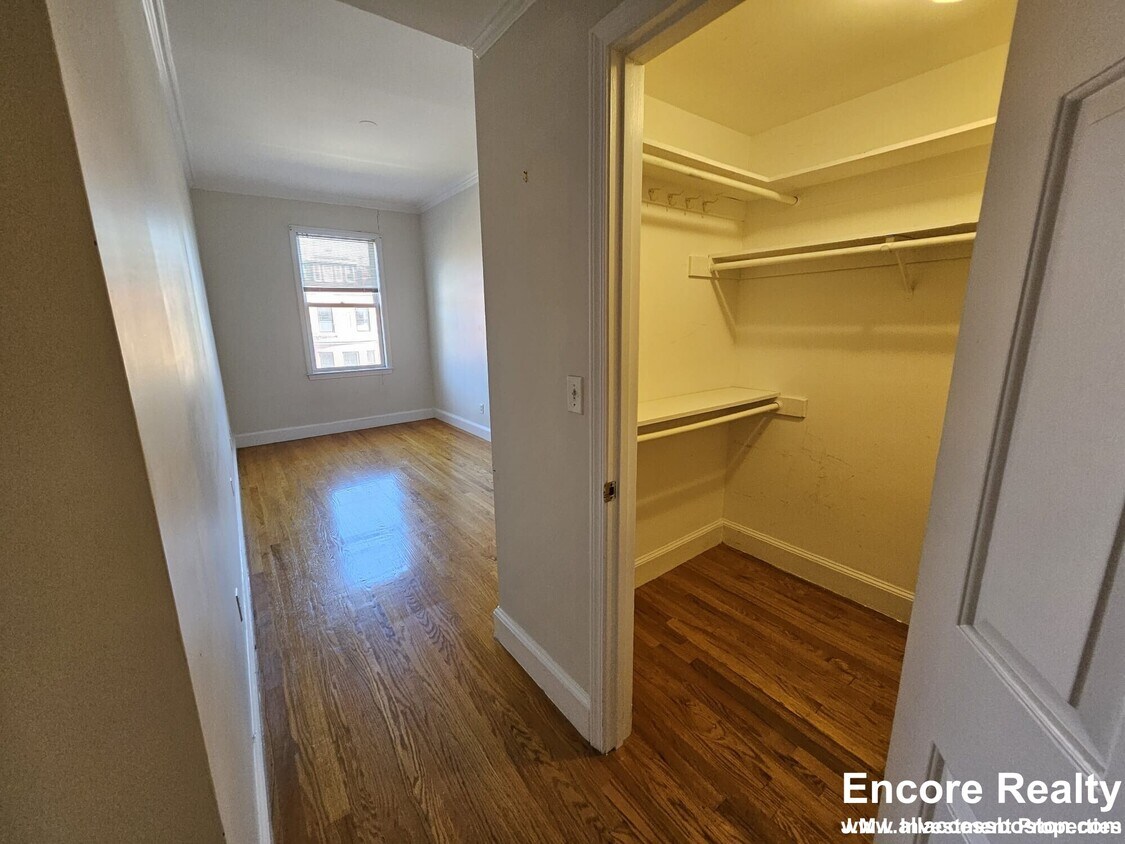 180 Marlborough St Unit 8, Boston, MA 02116 Condo for Rent in Boston