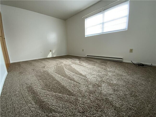 Building Photo - 407 Colonial Dr