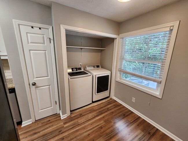 Foto del edificio - 365 Winding River Dr