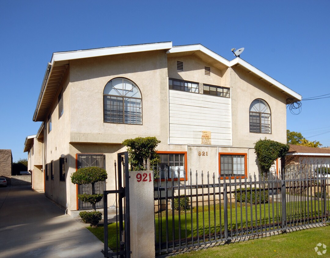 Building Photo - 921 S Charlotte Ave