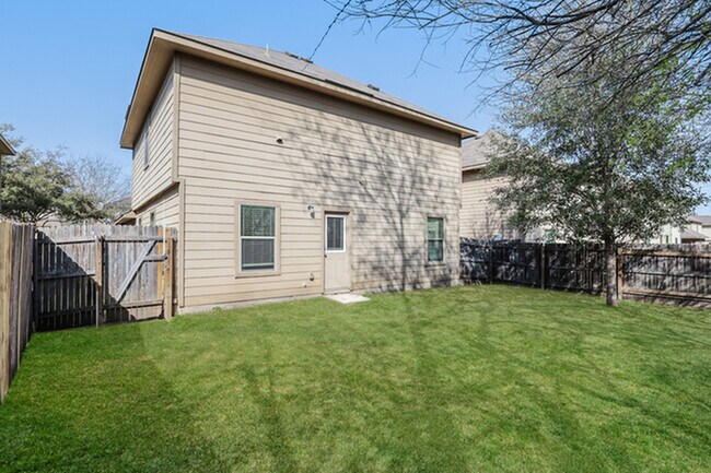 Foto del edificio - 8922 Scarlett Pl