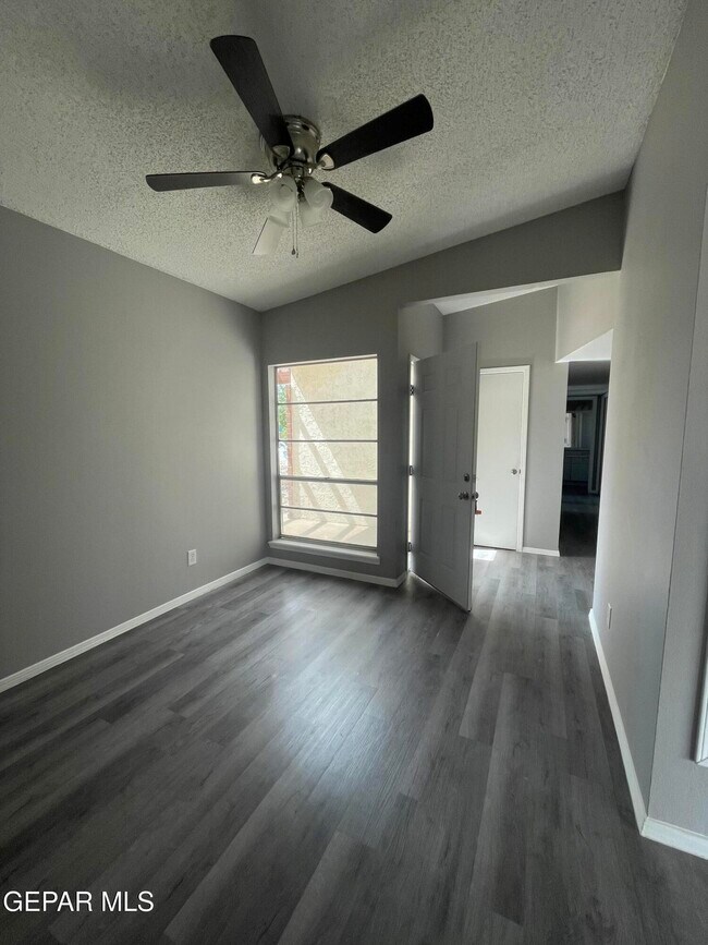 Foto del edificio - 11217 Les Peterson Ln