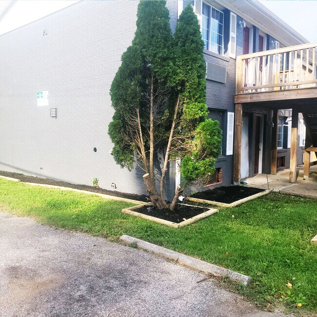 Off street parking as well! - 1367 Clay St