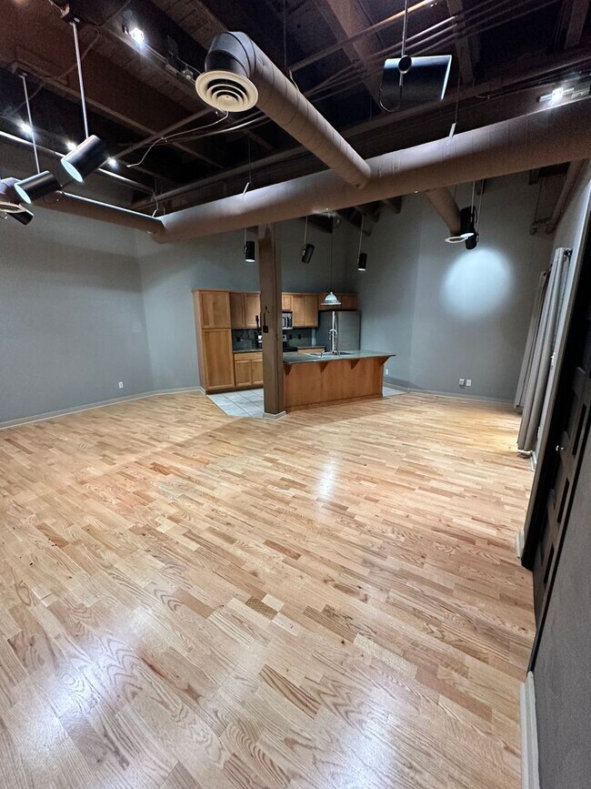 Foto del edificio - Coming in August - RARE DOWNTOWN SPOKANE CONDO WITH PRIVATE PATIO