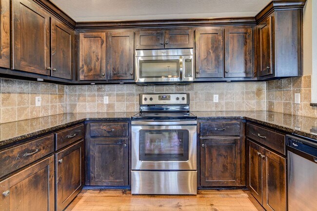 Foto del edificio - All brick 3 bedroom 2 bath house