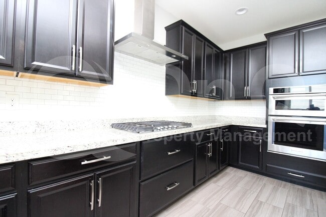 Photo - 2100 E Wisteria Dr House