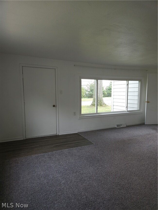 Building Photo - 4660 Darrow Rd