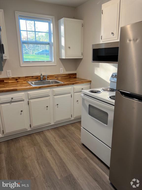 Building Photo - 132 Briarwood Cir