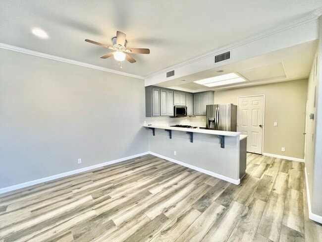 Building Photo - VIEWS VIEWS VIEWS From This Townhome With ...