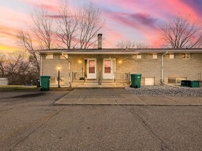 Building Photo - 149 Huronview Ct