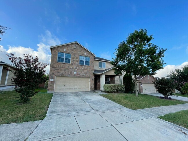 Building Photo - BEAUTIFUL 3 BEDROOM 2.5 BATH FEATURING A LUXURY KITCHEN WITH WHITE GRANITE COUNTERS, GRAY CABINET...