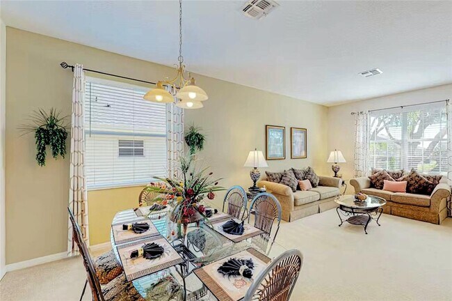 Foto del edificio - 136 Henley Cir