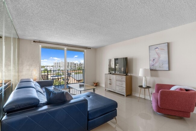 Building Photo - 1009 N Ocean Blvd