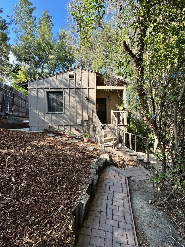 Building Photo - 4937 Topeka Dr