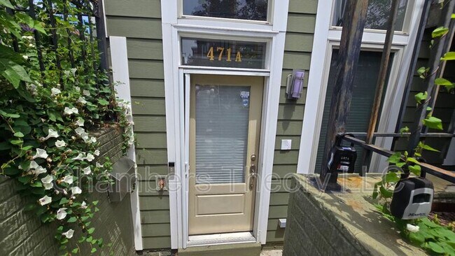 Foto del edificio - 471 Luray Pl NW