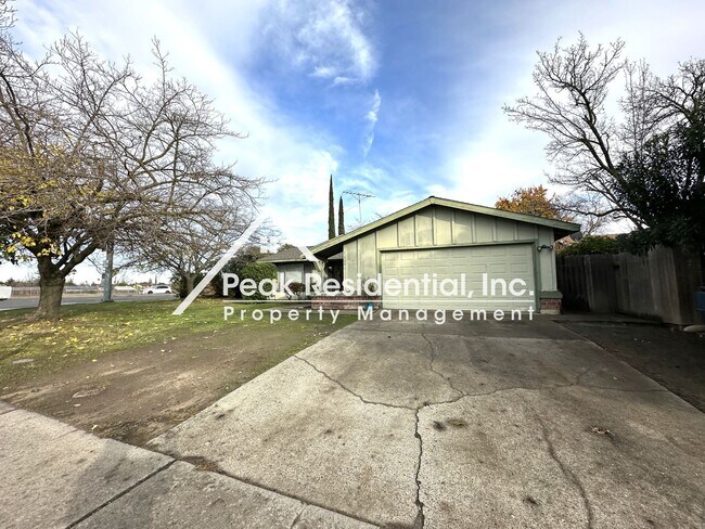 Foto del edificio - Very Nice 4bd/2ba Home with 2 Car Garage