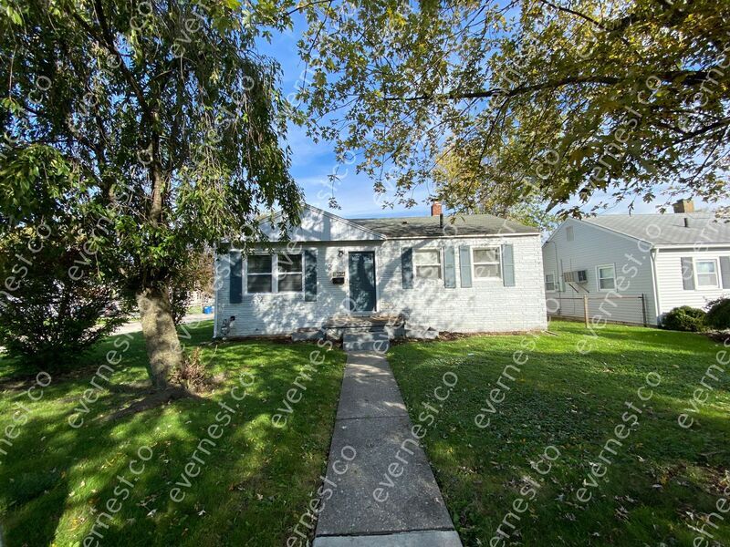 Primary Photo - 3032 Cragmoor Ave