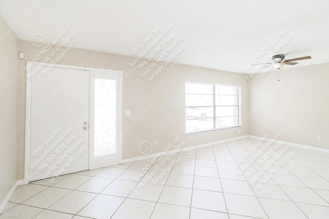 Foto del edificio - 3 br, 2 bath House - 11346 Hollyglen Dr