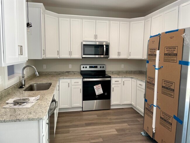 Building Photo - 102 Sunburst Villa Dr