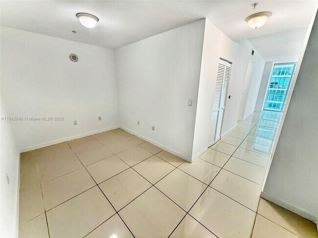 Foto del edificio - 79 SW 12th St