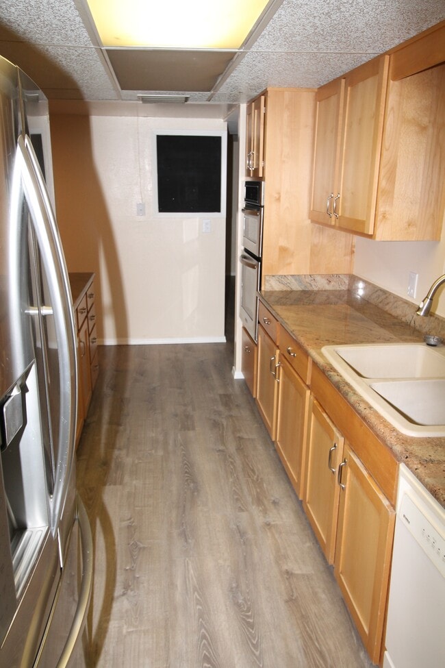 Building Photo - 7932 E Rosewood St