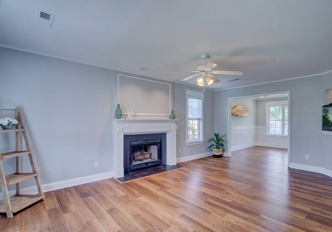 Building Photo - Beautiful Home in Great Neighborhood! Elec...