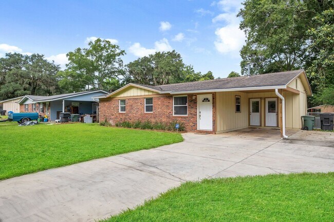 Building Photo - 310 Lancaster Dr