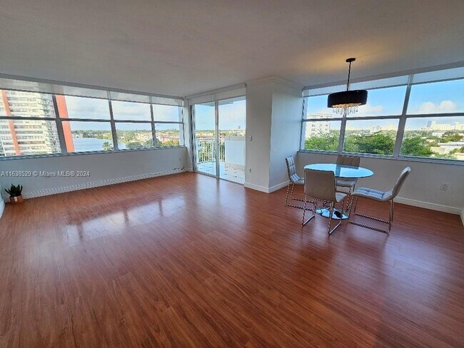 Foto del edificio - 1300 NE Miami Gardens Dr
