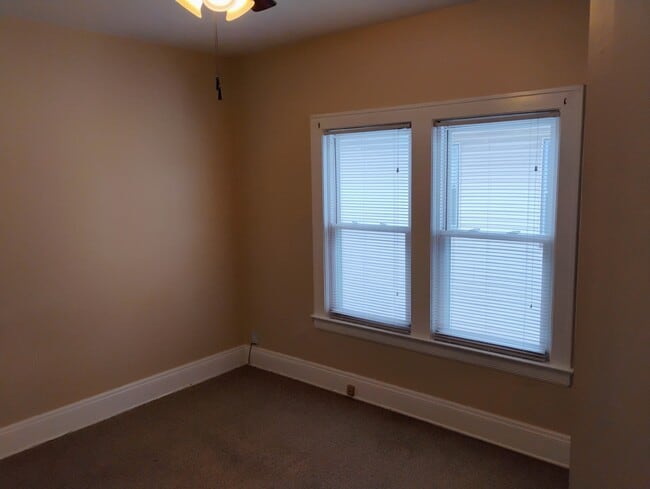 Foto del edificio - 2102 Chesterland Ave