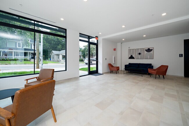 Foto del edificio - Room in Condo on W Peace St