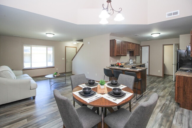 Building Photo - Diamond Field Townhomes