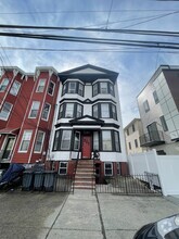 Building Photo - 207 Bowers St