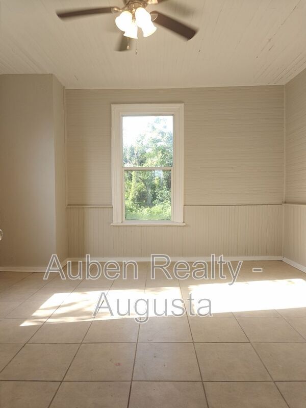 Foto del edificio - 2320 Fitten St
