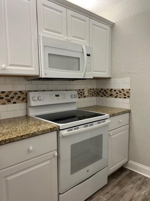 Building Photo - 2588 Riverside Dr