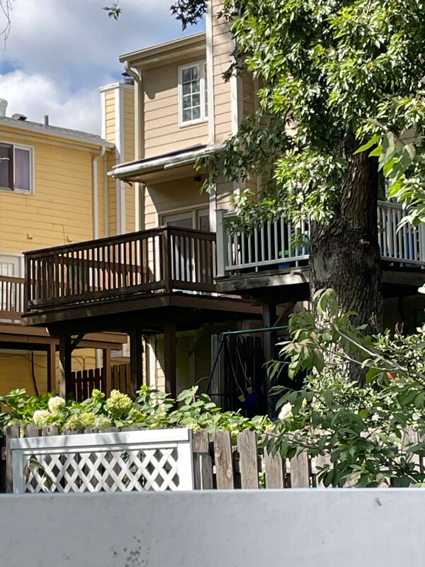 Foto del edificio - 3821 Davenport St