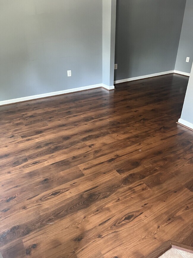 Foto del edificio - Charming 3 Bedroom, 2.5 Bath Two-Level Townhome in Ruther Glen