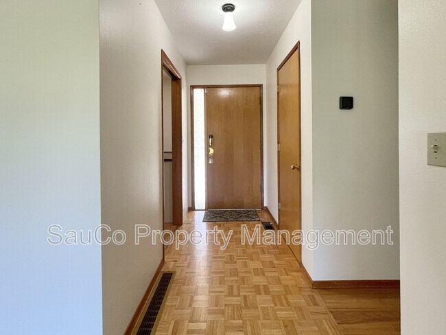 Foto del edificio - 5751 NE Lisbon Way