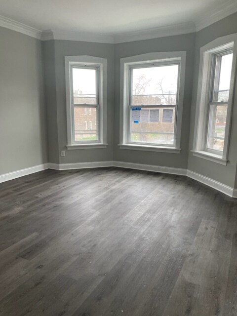 Building Photo - 4 bedroom 2 bath