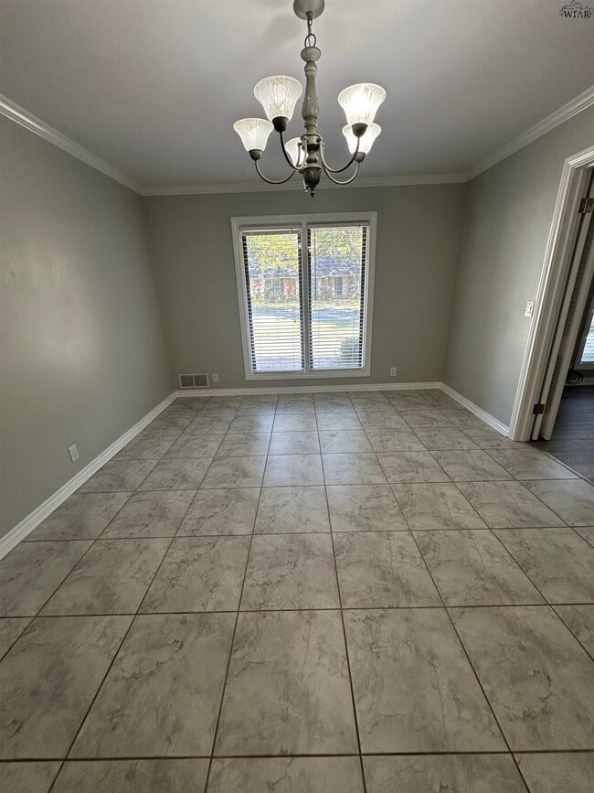 Building Photo - 2411 Clayton Ln