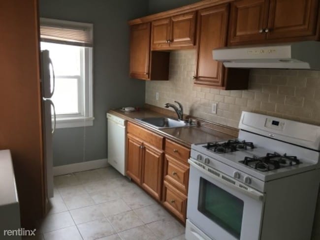 Building Photo - 2 br, 1 bath Apartment - 60 S. Division St.