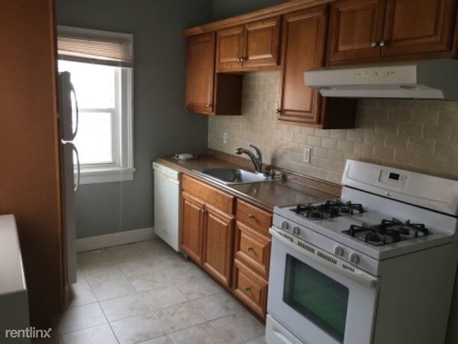 Foto del edificio - 2 br, 1 bath Apartment - 60 S. Division St.