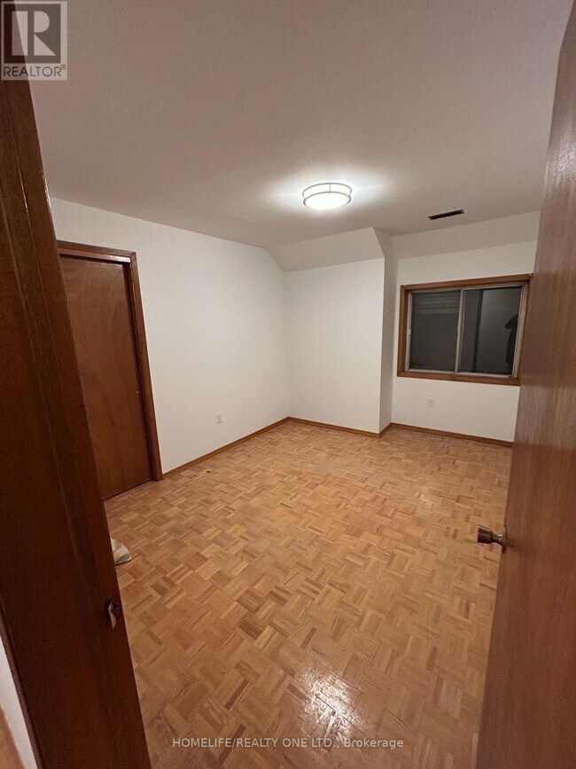 Building Photo - 1402 Kingston Rd