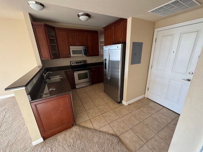 Foto del edificio - 2 bed/2 bath 4th Floor Unit in Cherry Creek! Covered Parking & Laundry Included!