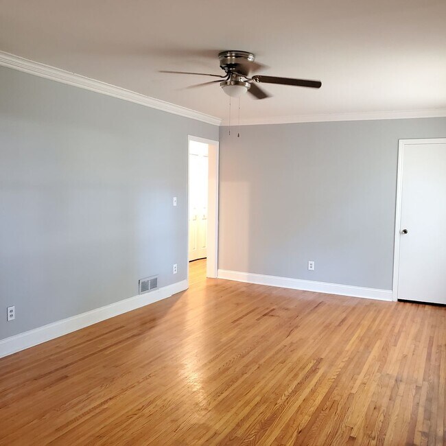 Foto del edificio - 638 Vanderbrook Rd