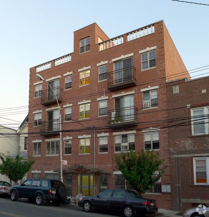 Foto del edificio - 10223 43rd Ave