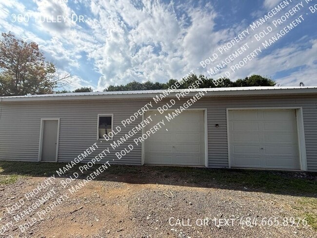Building Photo - 300 Tulley Dr