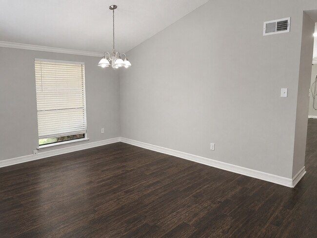 Foto del edificio - 5811 Graycliff Dr