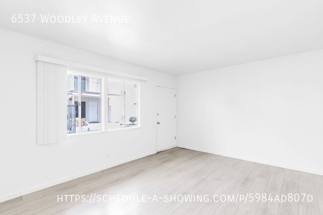 Foto del edificio - 6537 Woodley Ave