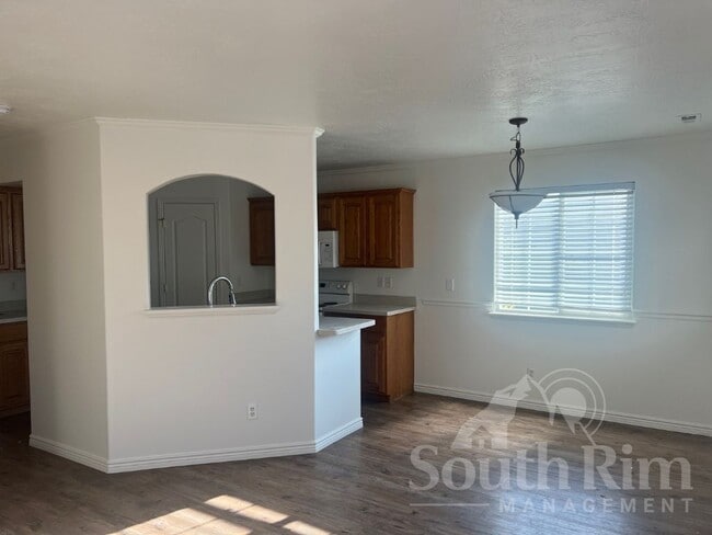 Building Photo - 806 Brookside Ct