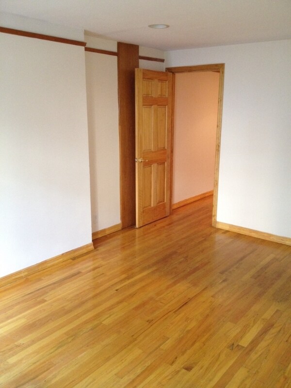Foto del edificio - 126 E 7th St